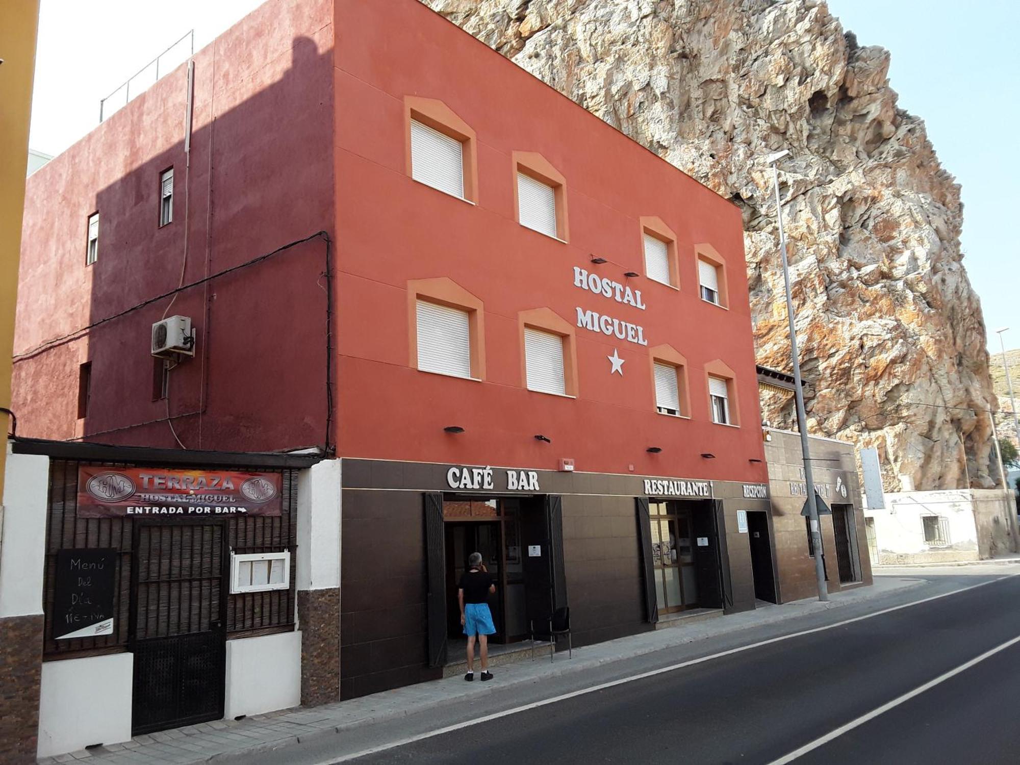 Hostal Miguel Калаонда Екстер'єр фото